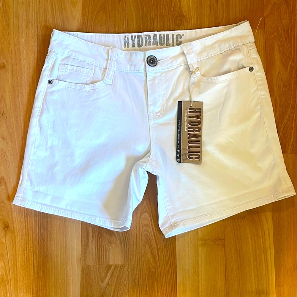 NWT-WOMENS-HYDRAULIC- WHITE SHORTS